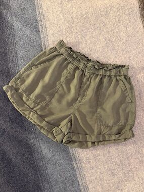 Aerie Olive Paperbag Waist Utility Pull-On Cargo Shorts Rolled Hem Medium